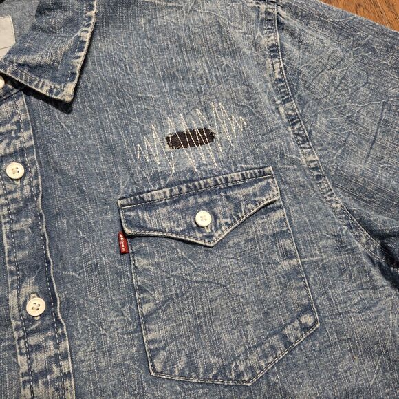 Levis Button Up Shirt Mens Large Short Sleeve Blue Denim Jean Cowboy Red Tab - Picture 2 of 9